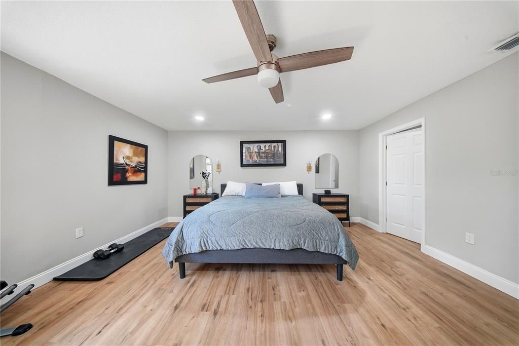 For Sale: $499,999 (4 beds, 3 baths, 2136 Square Feet)