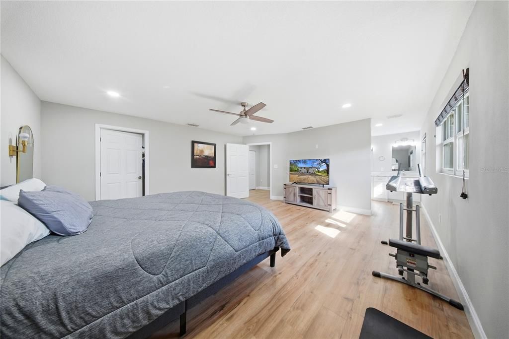 For Sale: $499,999 (4 beds, 3 baths, 2136 Square Feet)