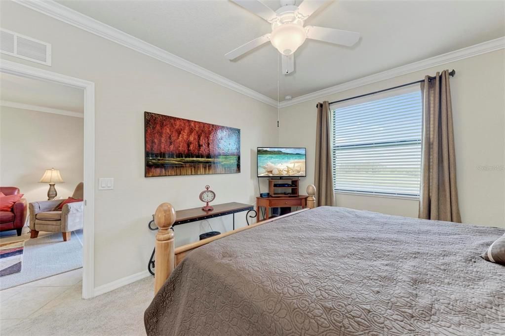 For Sale: $209,900 (2 beds, 2 baths, 1121 Square Feet)