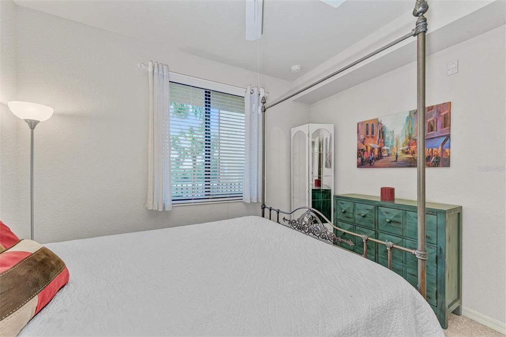 For Sale: $209,900 (2 beds, 2 baths, 1121 Square Feet)