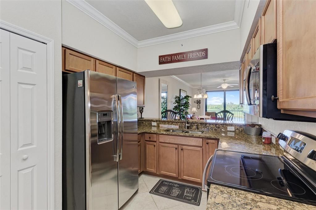For Sale: $209,900 (2 beds, 2 baths, 1121 Square Feet)