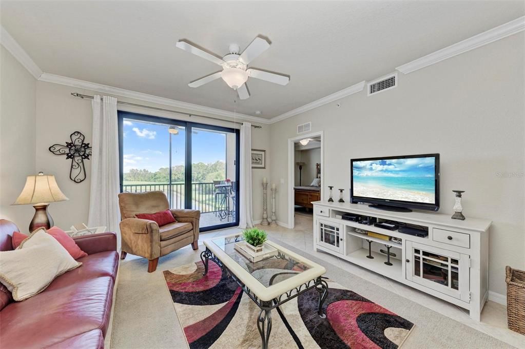 For Sale: $209,900 (2 beds, 2 baths, 1121 Square Feet)