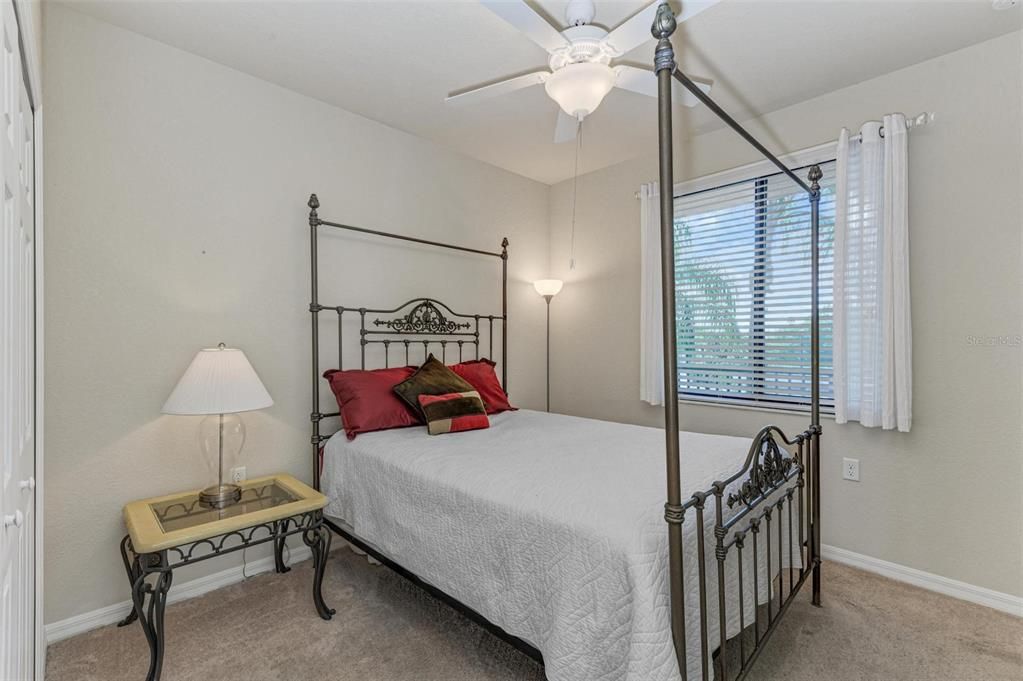 For Sale: $209,900 (2 beds, 2 baths, 1121 Square Feet)