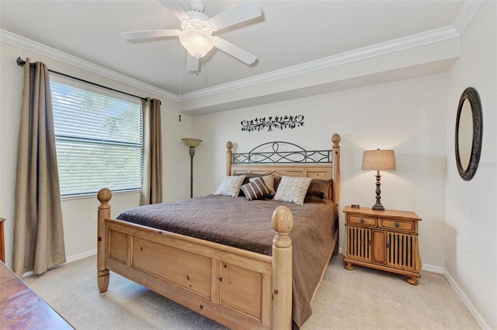 For Sale: $209,900 (2 beds, 2 baths, 1121 Square Feet)