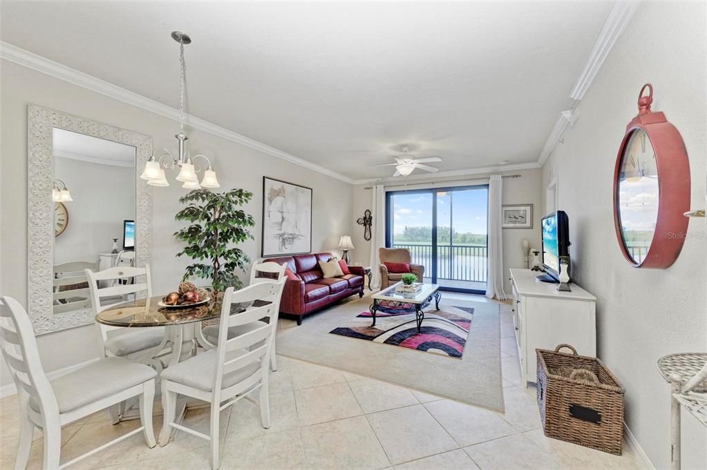 For Sale: $209,900 (2 beds, 2 baths, 1121 Square Feet)
