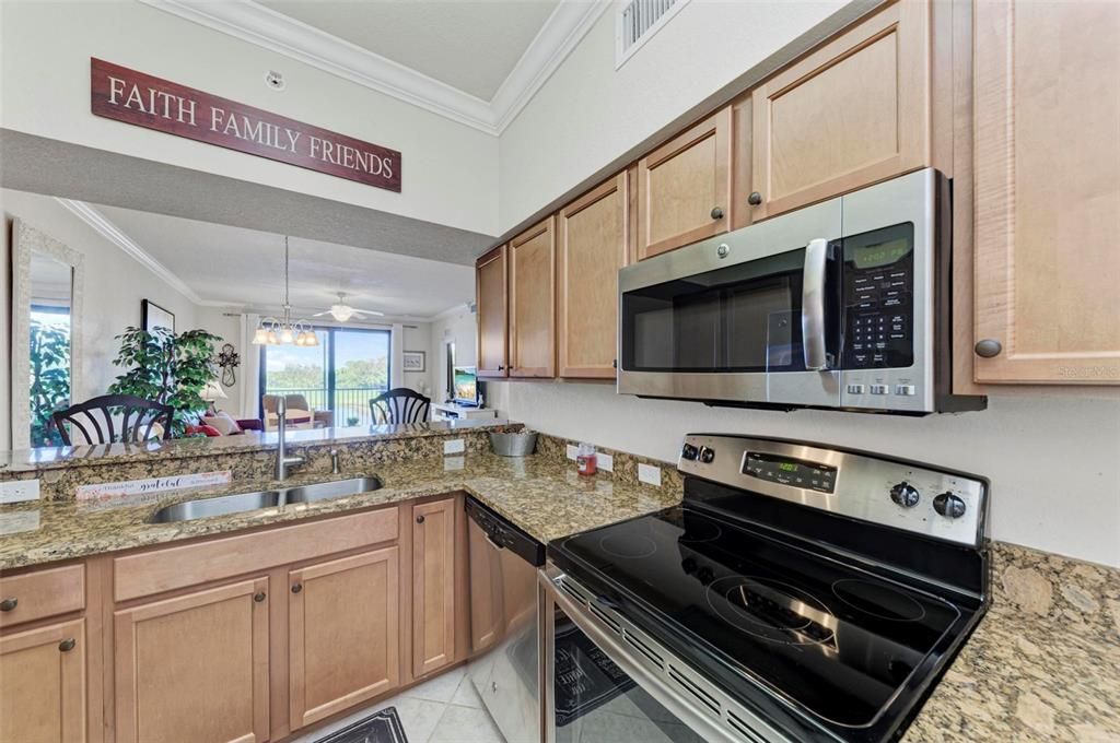 For Sale: $209,900 (2 beds, 2 baths, 1121 Square Feet)