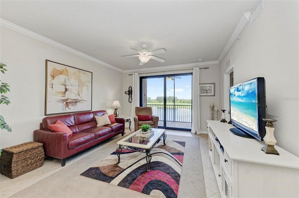For Sale: $209,900 (2 beds, 2 baths, 1121 Square Feet)