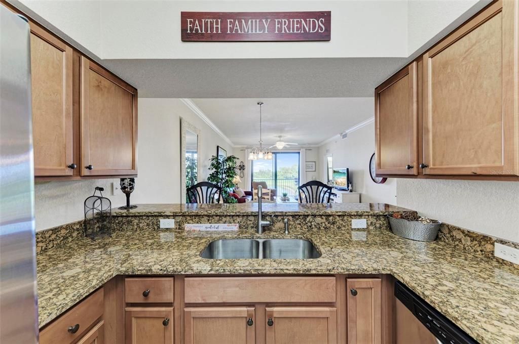 For Sale: $209,900 (2 beds, 2 baths, 1121 Square Feet)