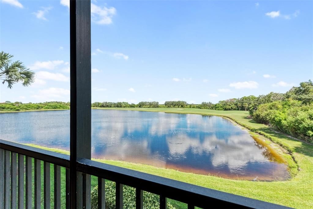 For Sale: $209,900 (2 beds, 2 baths, 1121 Square Feet)