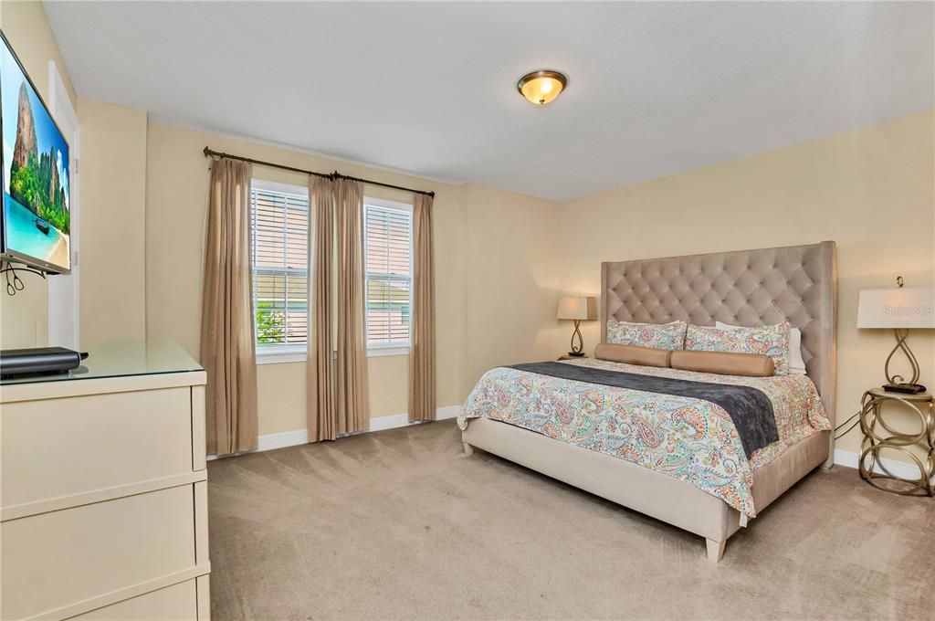For Rent: $4,250 (8 beds, 7 baths, 3412 Square Feet)