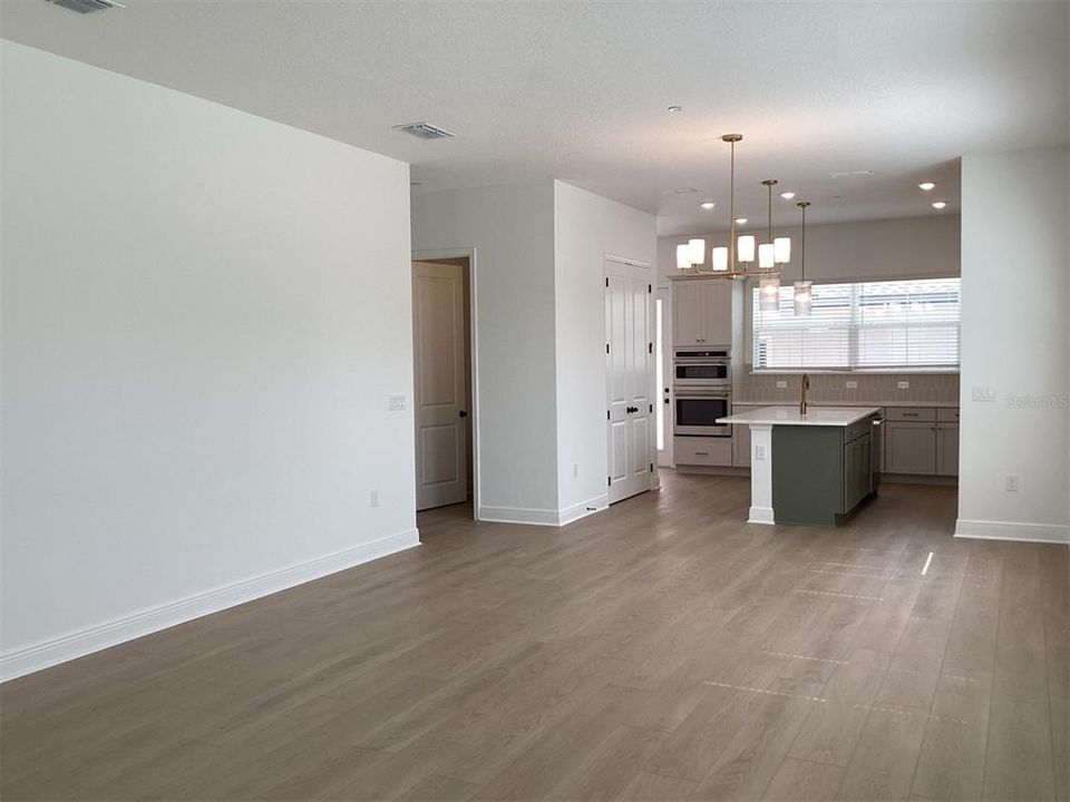 For Sale: $648,683 (3 beds, 2 baths, 1714 Square Feet)