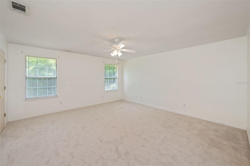 For Sale: $270,000 (3 beds, 2 baths, 1700 Square Feet)