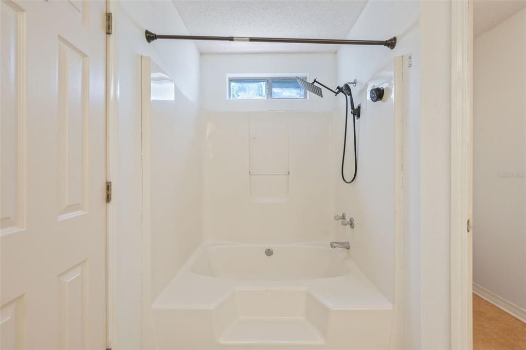 For Sale: $270,000 (3 beds, 2 baths, 1700 Square Feet)