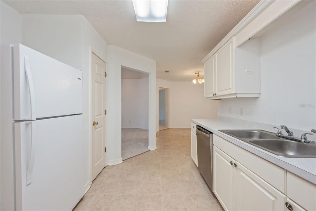 For Sale: $270,000 (3 beds, 2 baths, 1700 Square Feet)