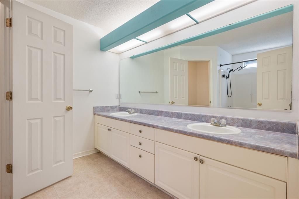 For Sale: $270,000 (3 beds, 2 baths, 1700 Square Feet)