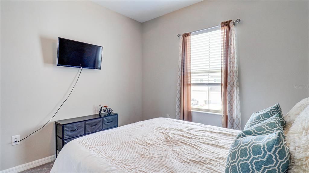For Sale: $265,000 (3 beds, 2 baths, 1597 Square Feet)