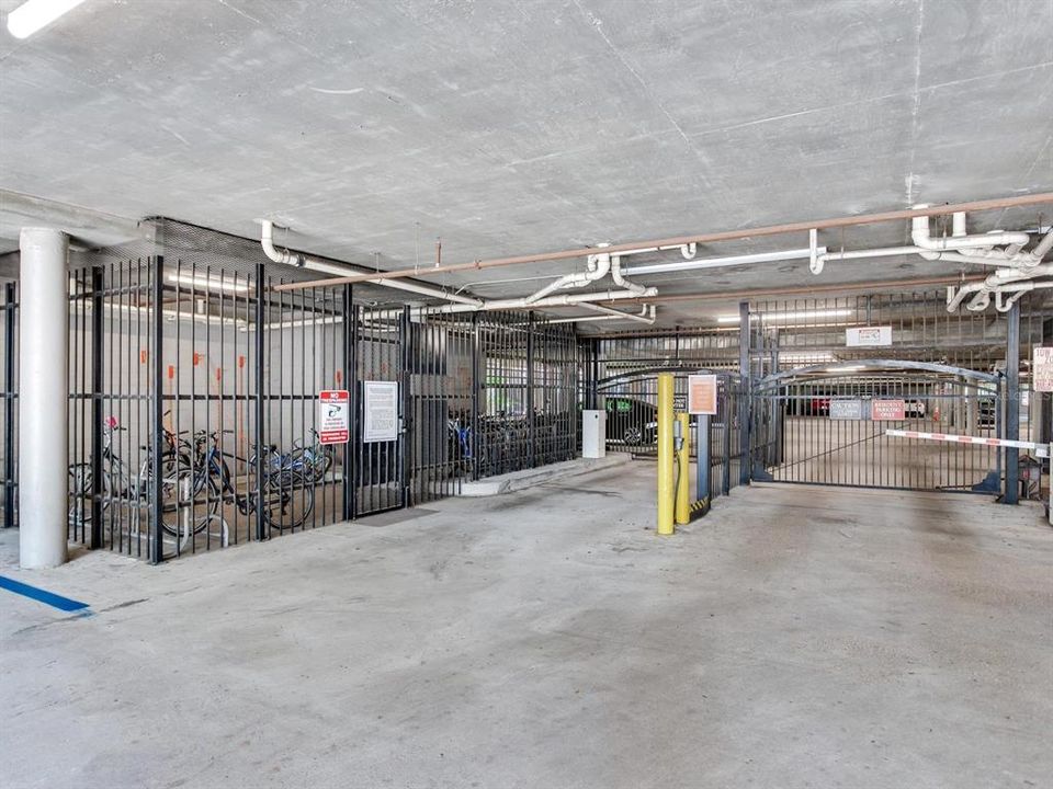 For Rent: $2,500 (2 beds, 2 baths, 938 Square Feet)