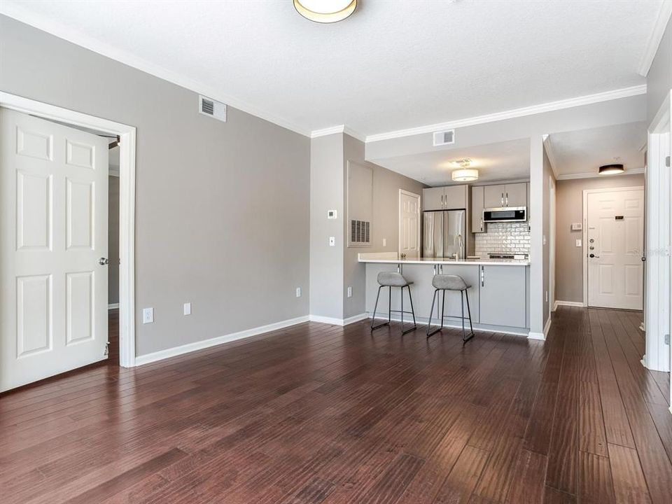 For Rent: $2,500 (2 beds, 2 baths, 938 Square Feet)