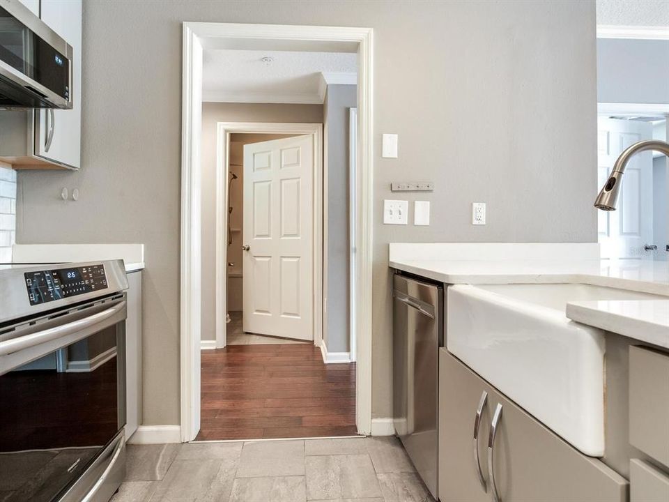 For Rent: $2,500 (2 beds, 2 baths, 938 Square Feet)