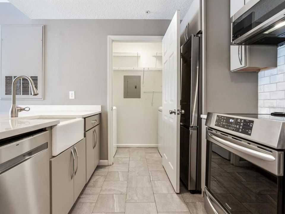 For Rent: $2,500 (2 beds, 2 baths, 938 Square Feet)