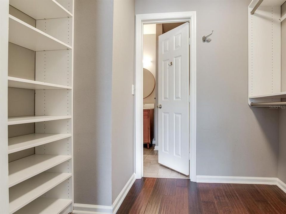 For Rent: $2,500 (2 beds, 2 baths, 938 Square Feet)