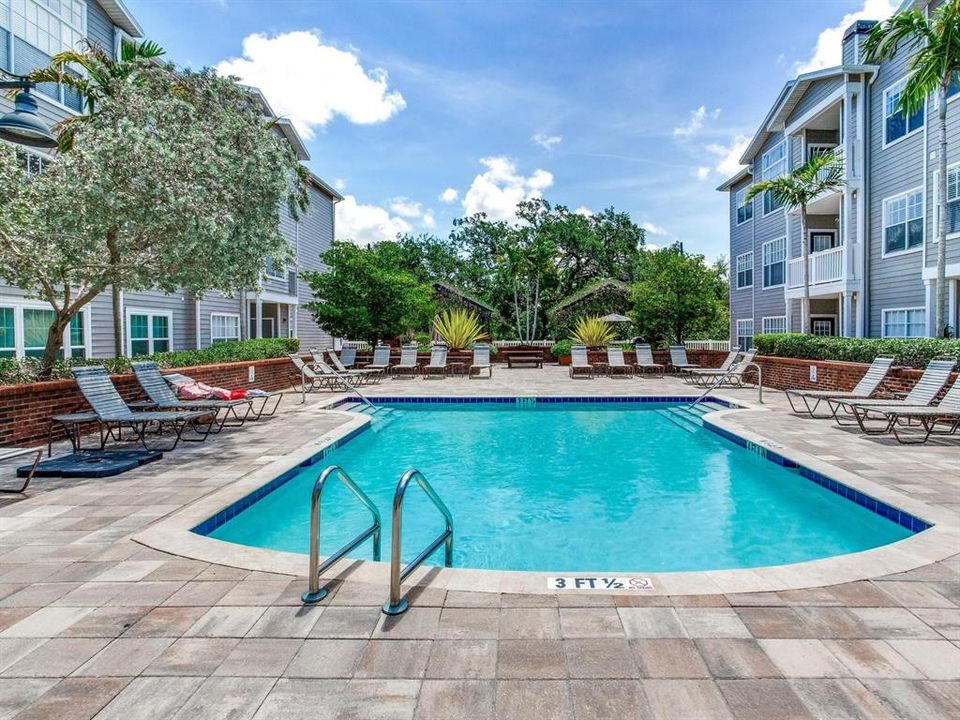 For Rent: $2,500 (2 beds, 2 baths, 938 Square Feet)