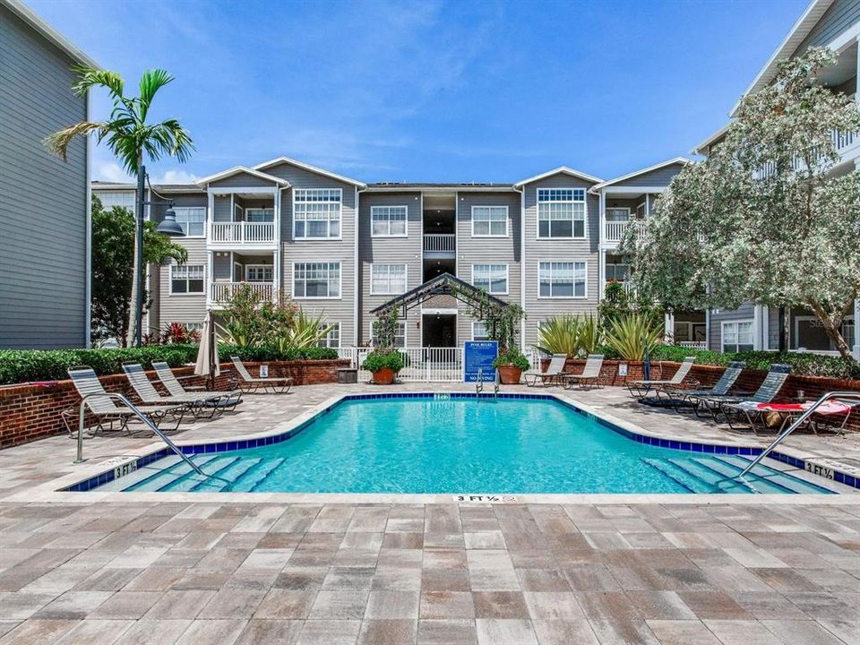 For Rent: $2,500 (2 beds, 2 baths, 938 Square Feet)