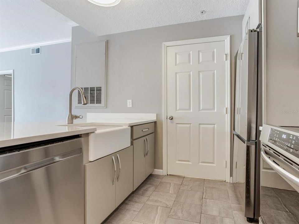 For Rent: $2,500 (2 beds, 2 baths, 938 Square Feet)