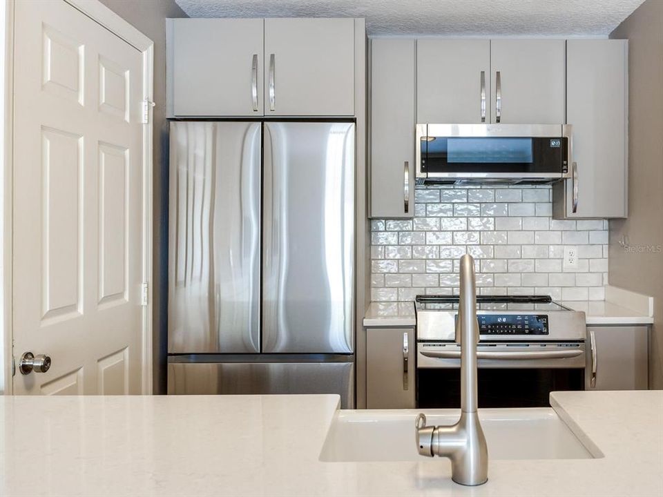 For Rent: $2,500 (2 beds, 2 baths, 938 Square Feet)