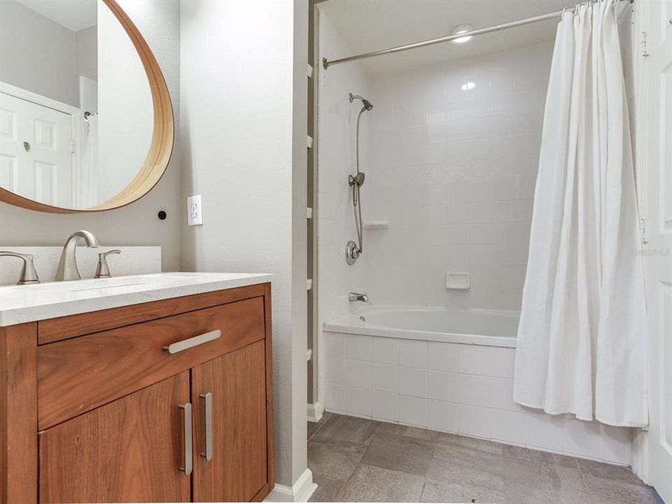 For Rent: $2,500 (2 beds, 2 baths, 938 Square Feet)
