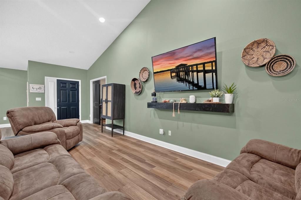 For Sale: $410,000 (3 beds, 2 baths, 2117 Square Feet)
