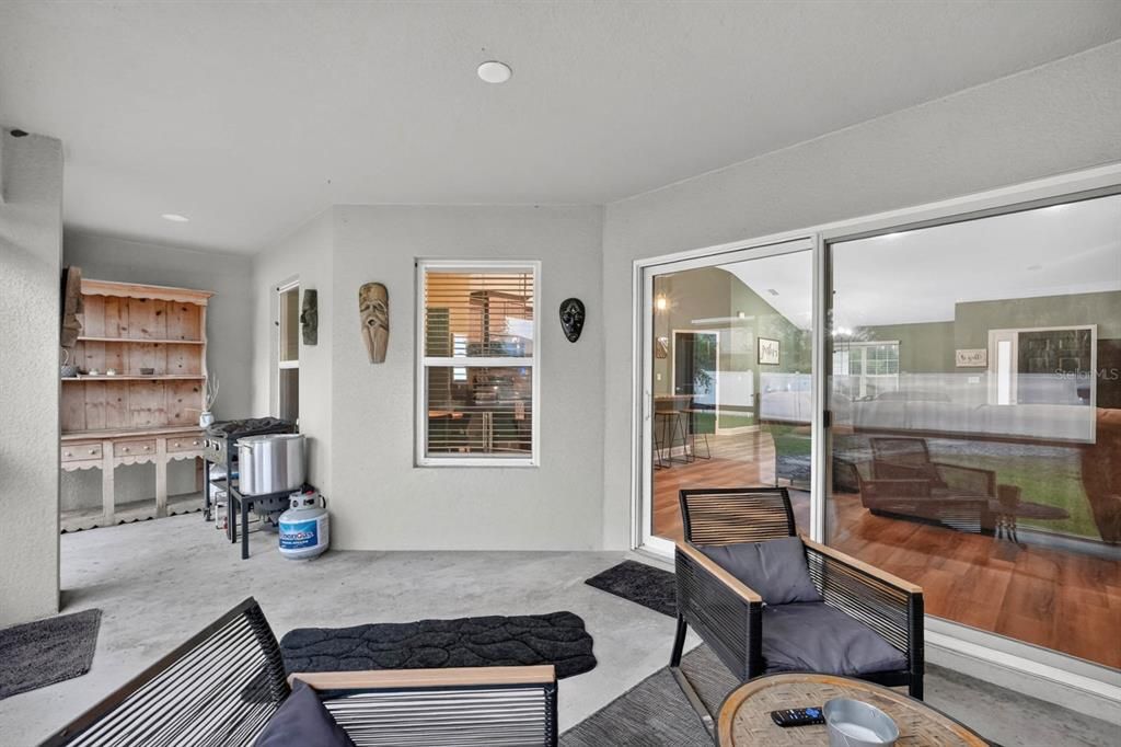 For Sale: $410,000 (3 beds, 2 baths, 2117 Square Feet)