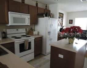 На продажу: $239,000 (2 спален, 2 ванн, 1092 Квадратных фут)