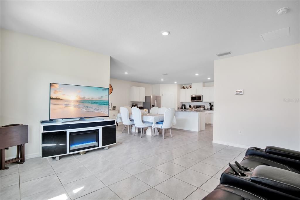 For Sale: $477,999 (4 beds, 2 baths, 1836 Square Feet)