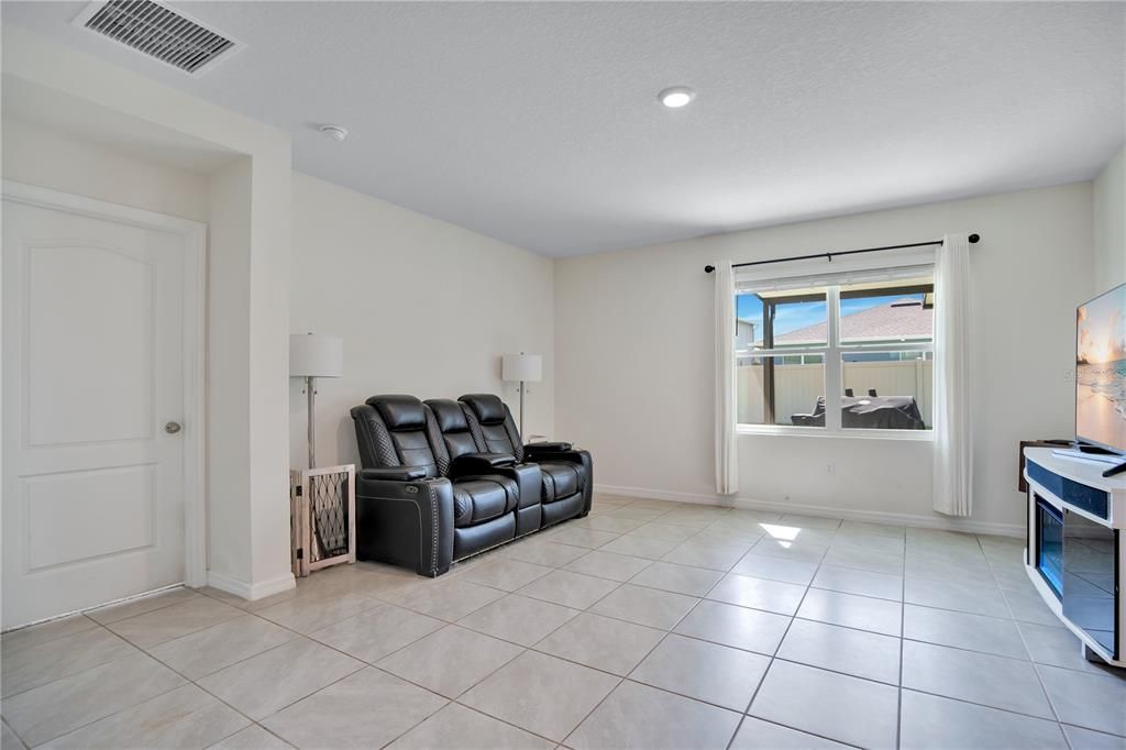 For Sale: $477,999 (4 beds, 2 baths, 1836 Square Feet)