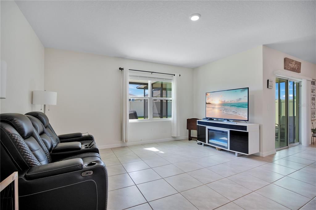 For Sale: $477,999 (4 beds, 2 baths, 1836 Square Feet)