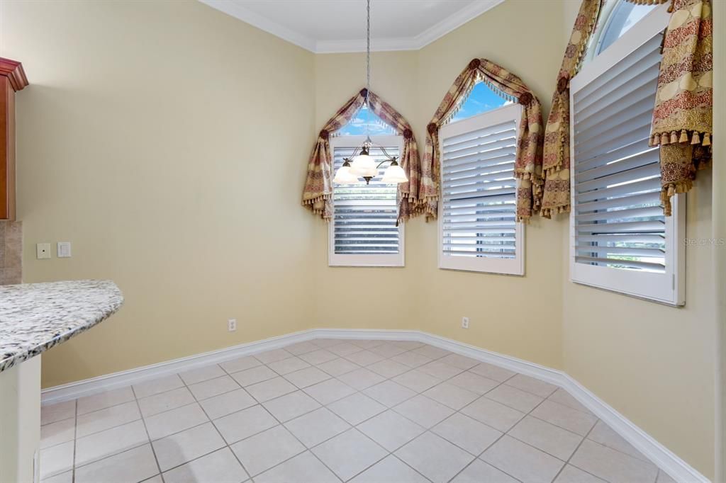 En Venta: $625,000 (4 camas, 2 baños, 1975 Pies cuadrados)