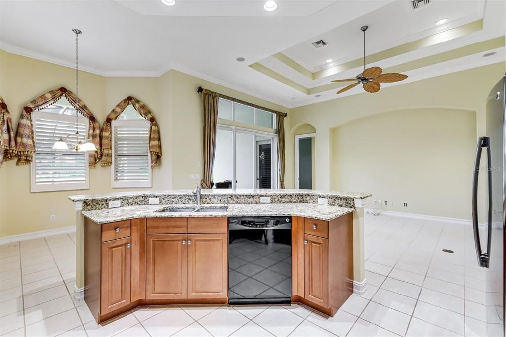 En Venta: $625,000 (4 camas, 2 baños, 1975 Pies cuadrados)