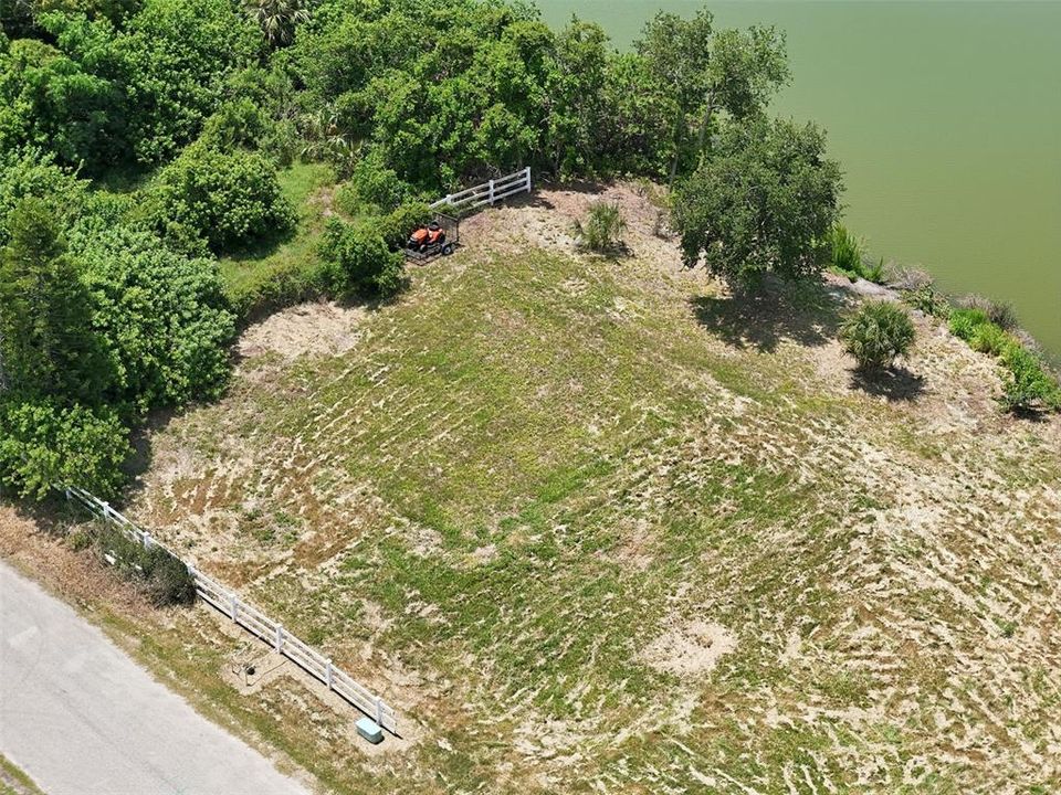 待售: $90,000 (0.28 acres)
