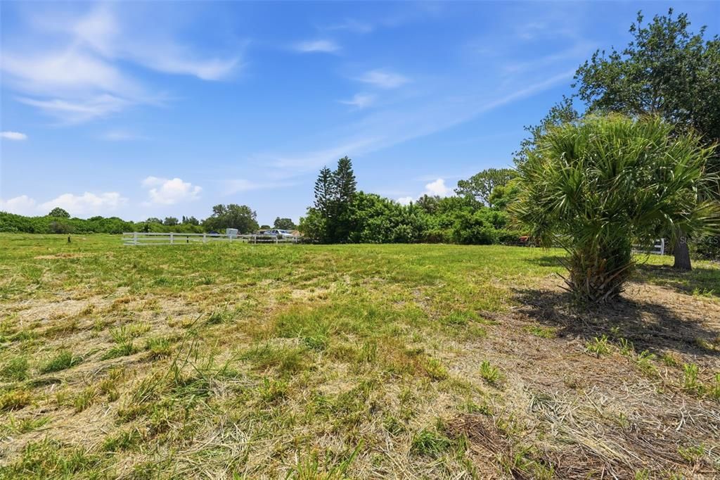 待售: $90,000 (0.28 acres)