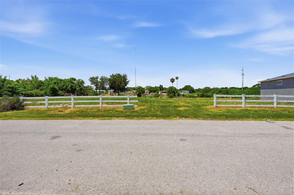 待售: $90,000 (0.28 acres)