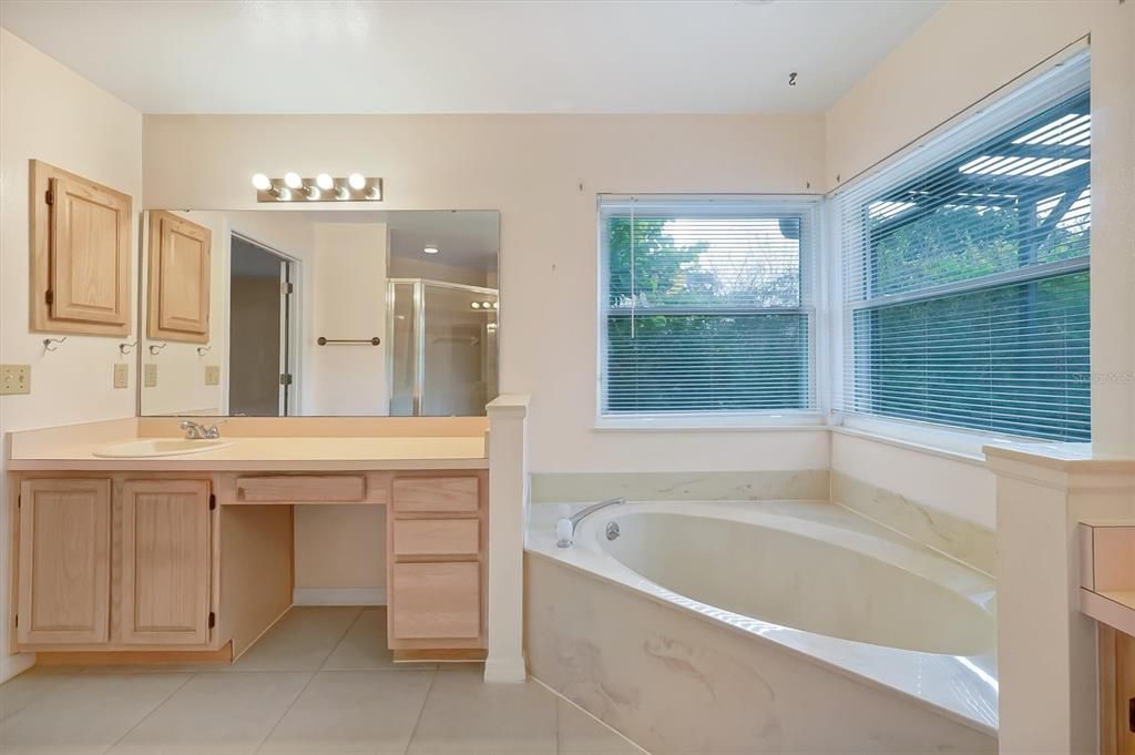На продажу: $495,995 (4 спален, 3 ванн, 2224 Квадратных фут)