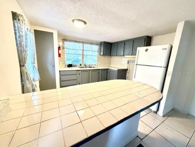 На продажу: $79,900 (2 спален, 1 ванн, 576 Квадратных фут)