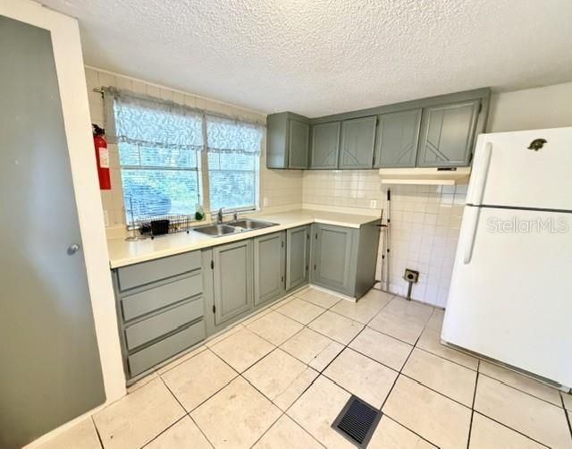 На продажу: $79,900 (2 спален, 1 ванн, 576 Квадратных фут)