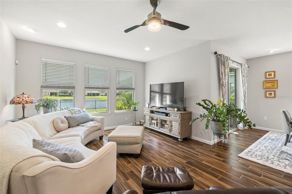 For Rent: $2,895 (2 beds, 2 baths, 1648 Square Feet)