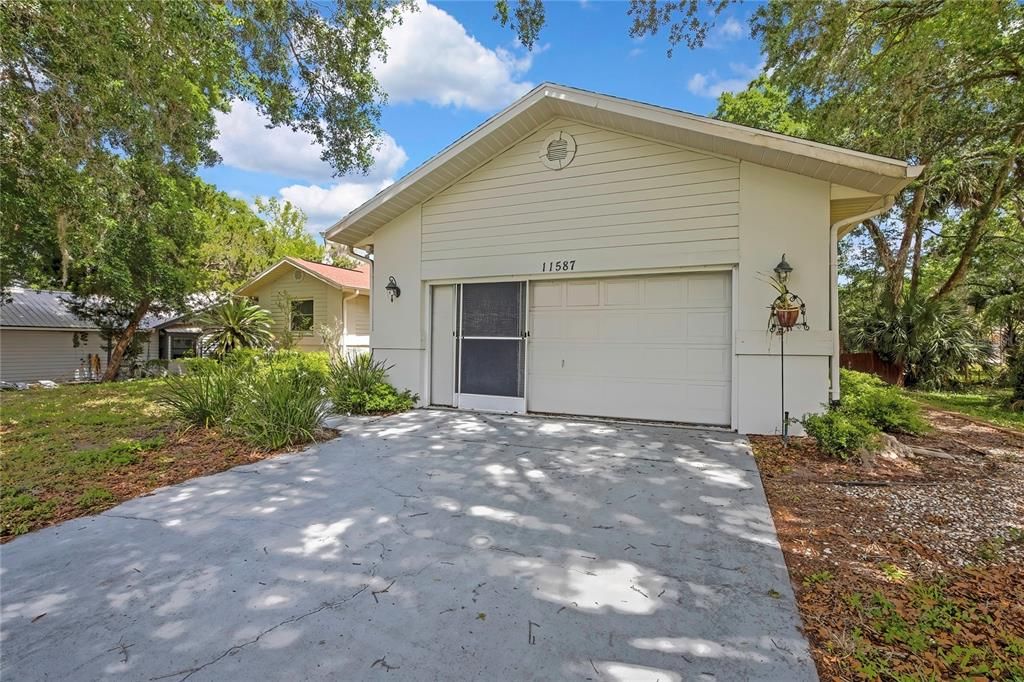 For Sale: $392,500 (3 beds, 2 baths, 2147 Square Feet)