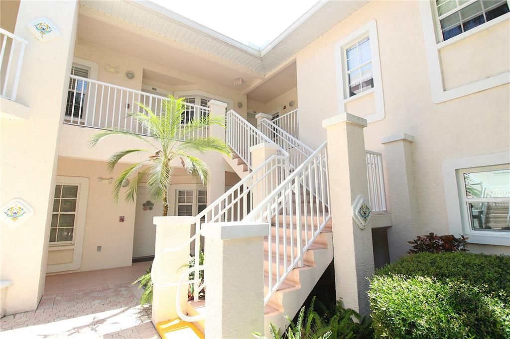 For Rent: $2,399 (2 beds, 2 baths, 1004 Square Feet)