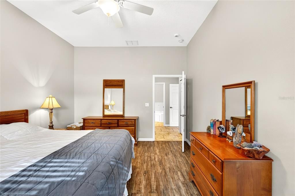 For Sale: $199,000 (2 beds, 2 baths, 1488 Square Feet)