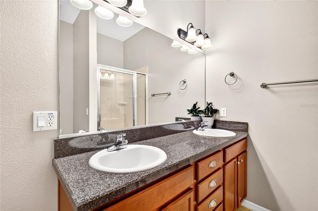 For Sale: $199,000 (2 beds, 2 baths, 1488 Square Feet)