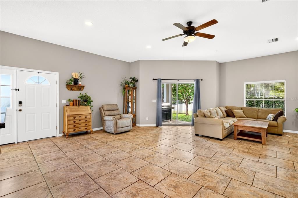 For Sale: $199,000 (2 beds, 2 baths, 1488 Square Feet)